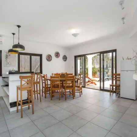 Beautiful Algarve 5 Bedrooms Pilar Amazing & Sea Views فيلة البوفيرا