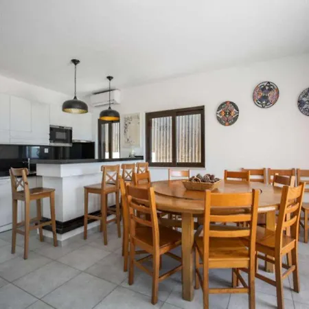 Beautiful Algarve 5 Bedrooms Pilar Amazing & Sea Views فيلة البوفيرا