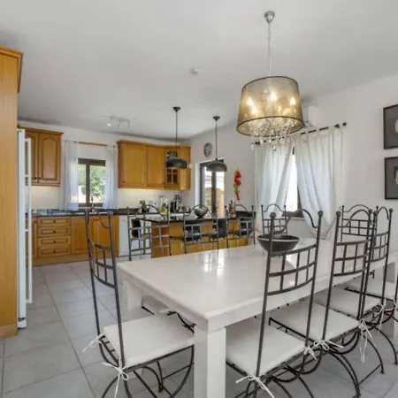 Beautiful Algarve 5 Bedrooms Pilar Amazing & Sea Views *