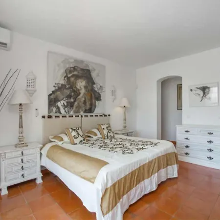 Вілла Beautiful Algarve 5 Bedrooms Pilar Amazing & Sea Views Албуфейра