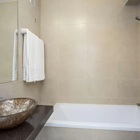 Beautiful Algarve 5 Bedrooms Pilar Amazing & Sea Views فيلة